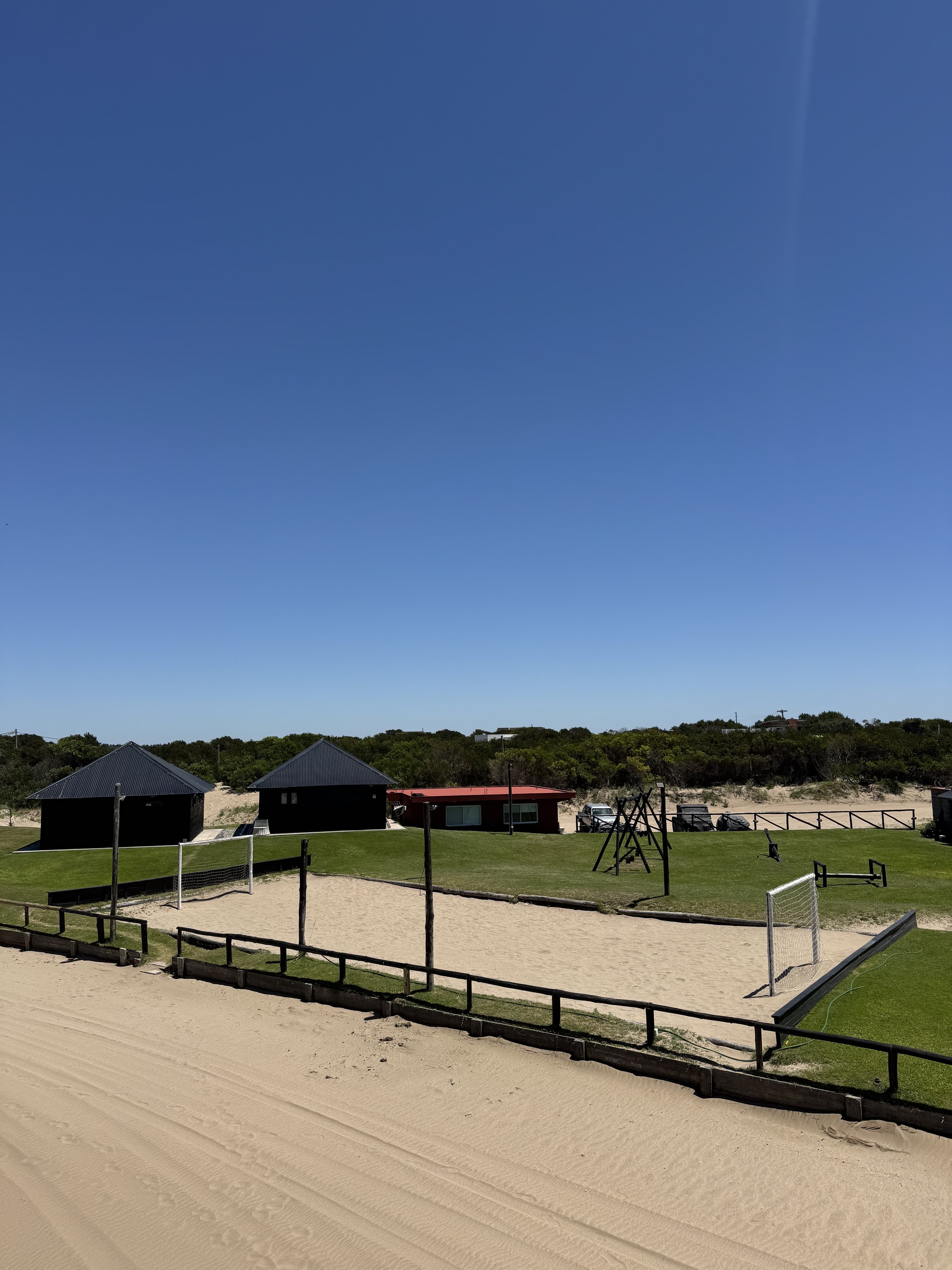 Cancha de fútbol y vóley de arena